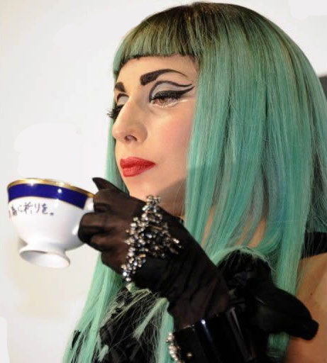 Lady Gaga boit du thé
