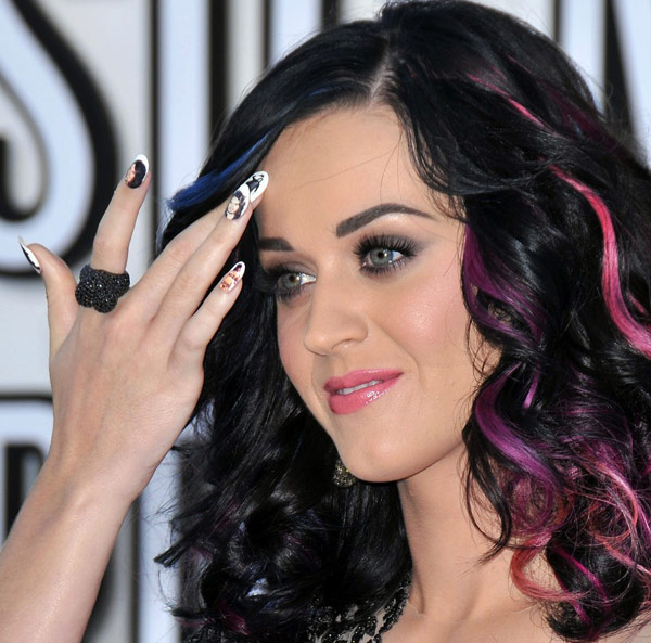 Katy perry et sa manucure Russel Brand