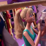 Barbie devant sa garde-robe