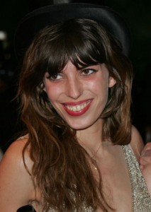 Lou Doillon a de grandes dents