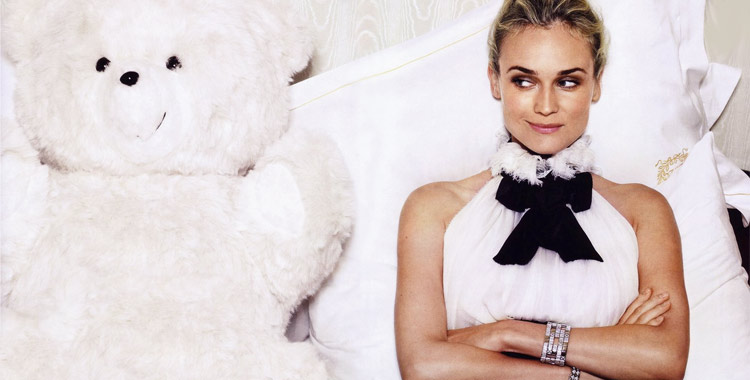 Diane Kruger et un ours en peluche géant