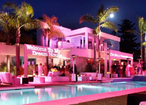 Une maison de luxe rose
