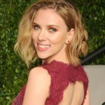 Scarlett Johansson avec les cheveux blonds au carré