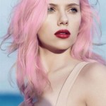 Scarlett Johansson et ses cheveux roses
