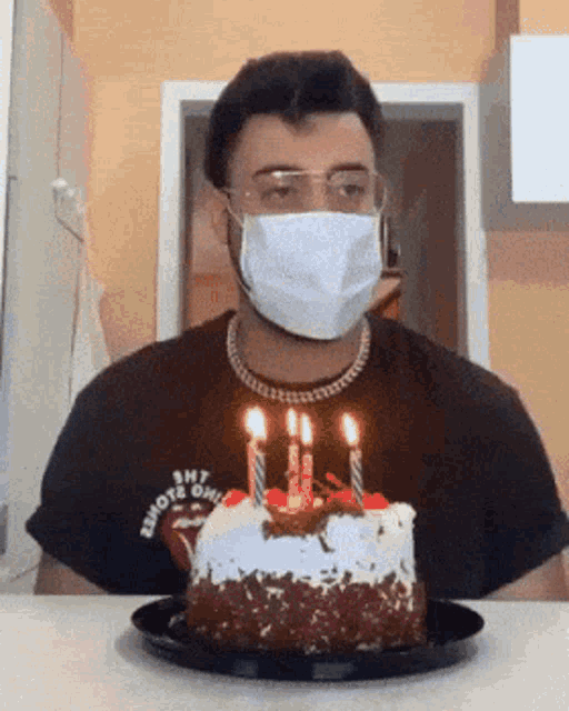 Fêter son anniversaire seul pendant le coronavirus ou Covid-19